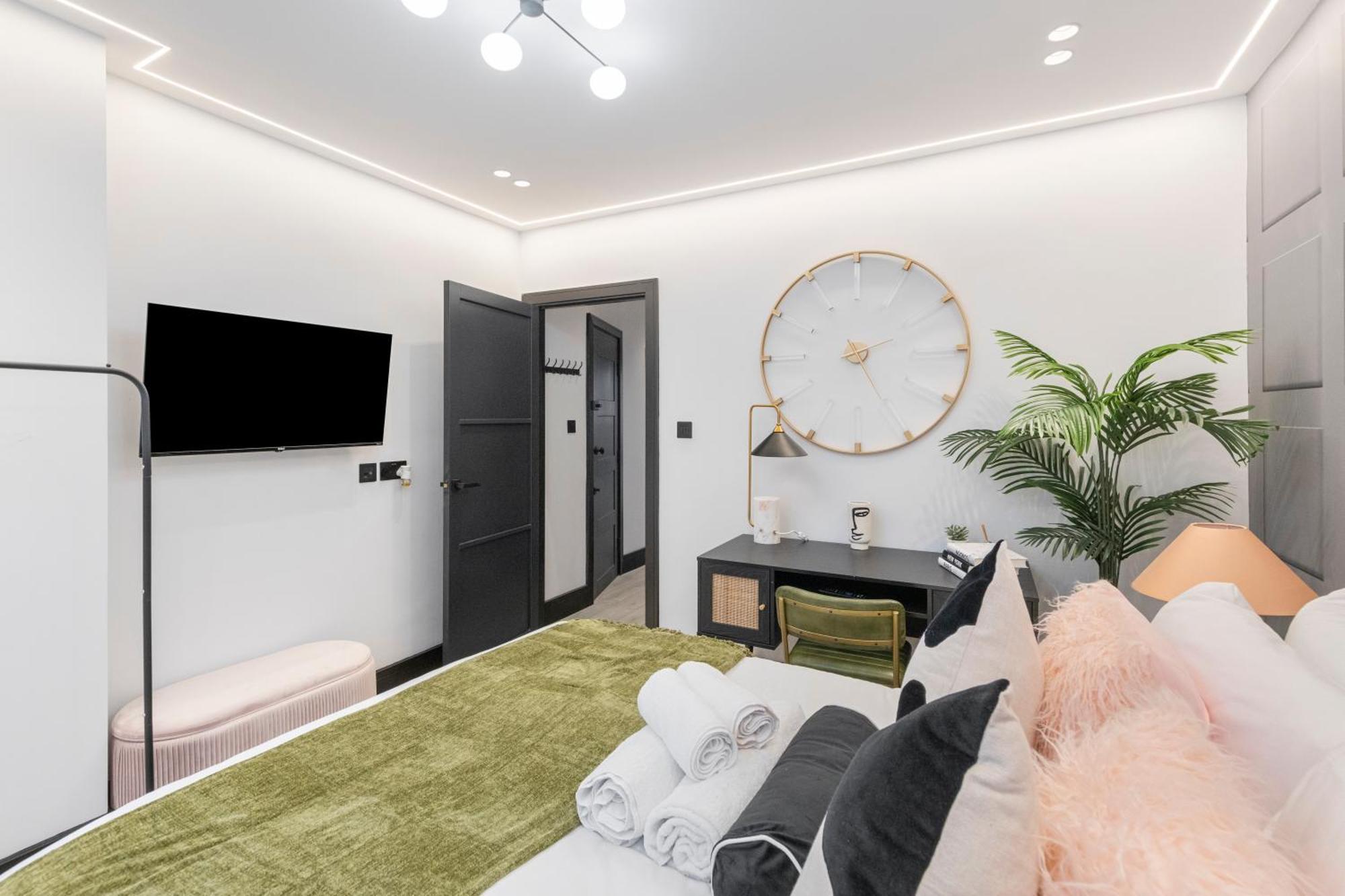 런던 Unwind In Style 2Br With Cozy Backyard For Groups 아파트 외부 사진