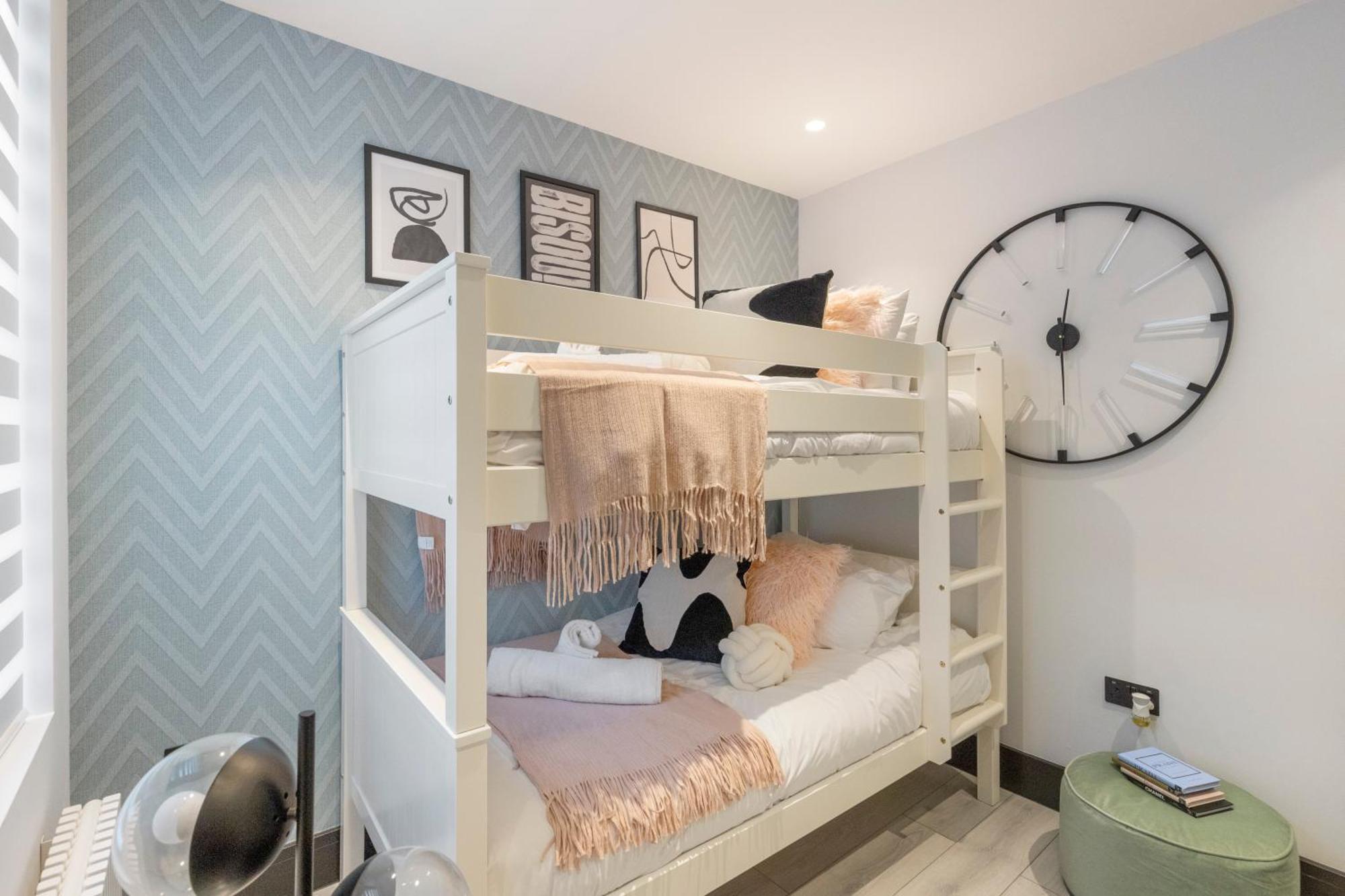 런던 Unwind In Style 2Br With Cozy Backyard For Groups 아파트 외부 사진