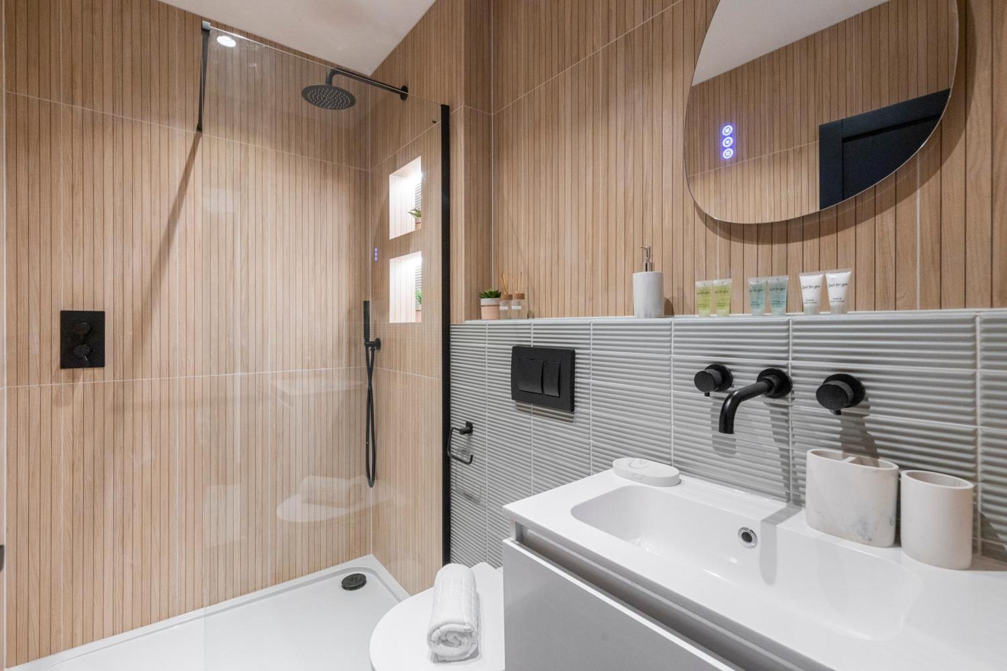 런던 Unwind In Style 2Br With Cozy Backyard For Groups 아파트 외부 사진
