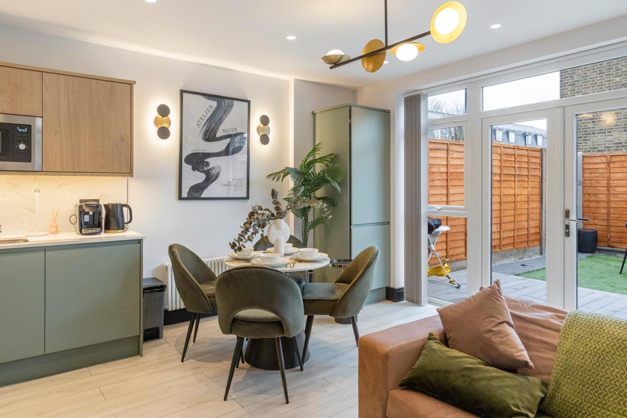 런던 Unwind In Style 2Br With Cozy Backyard For Groups 아파트 외부 사진