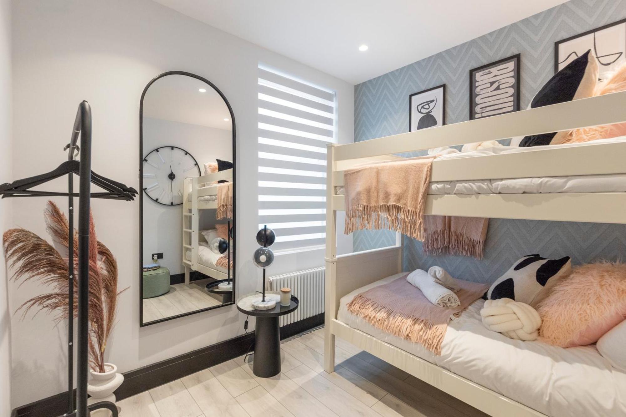 런던 Unwind In Style 2Br With Cozy Backyard For Groups 아파트 외부 사진