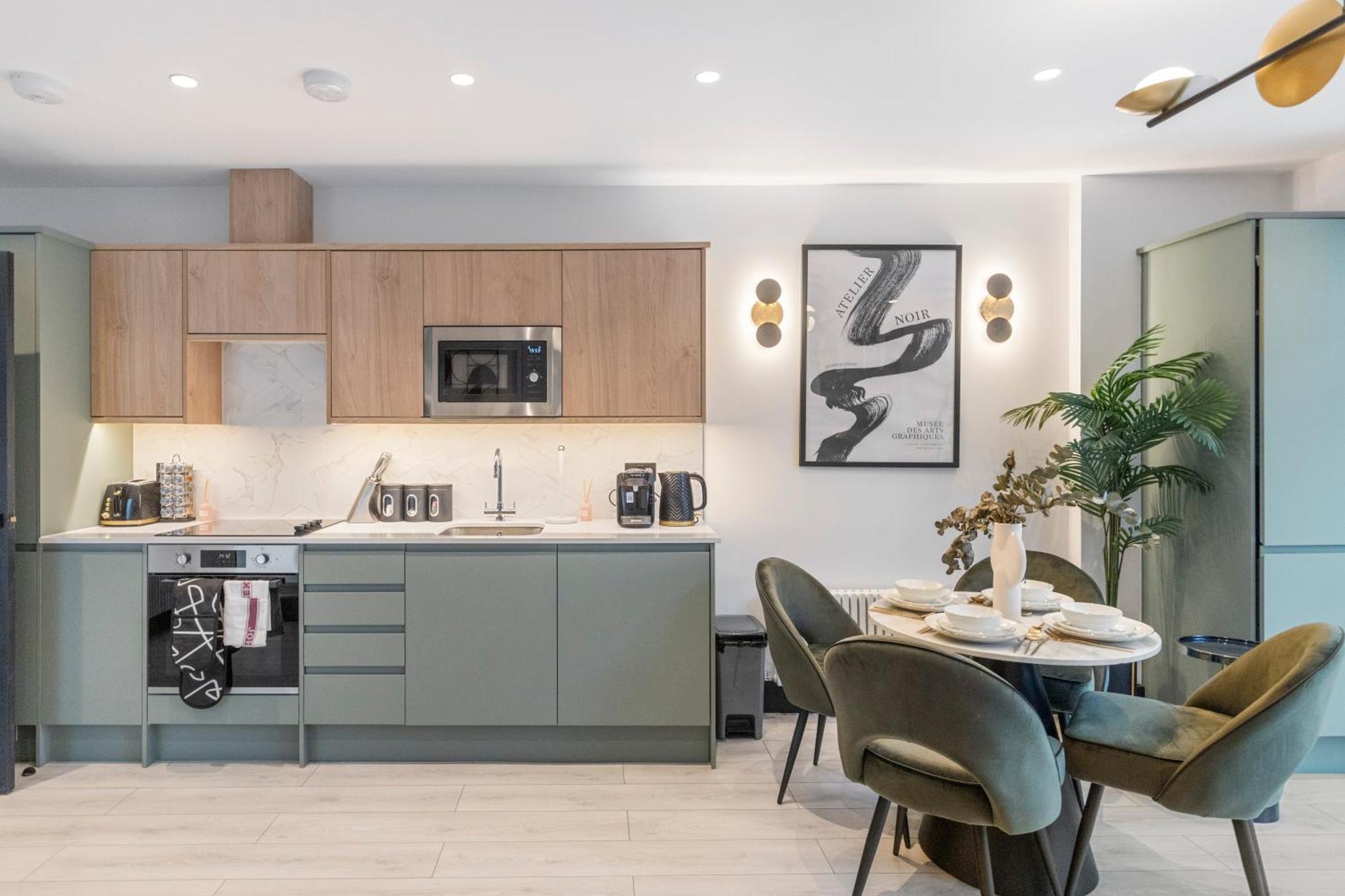 런던 Unwind In Style 2Br With Cozy Backyard For Groups 아파트 외부 사진