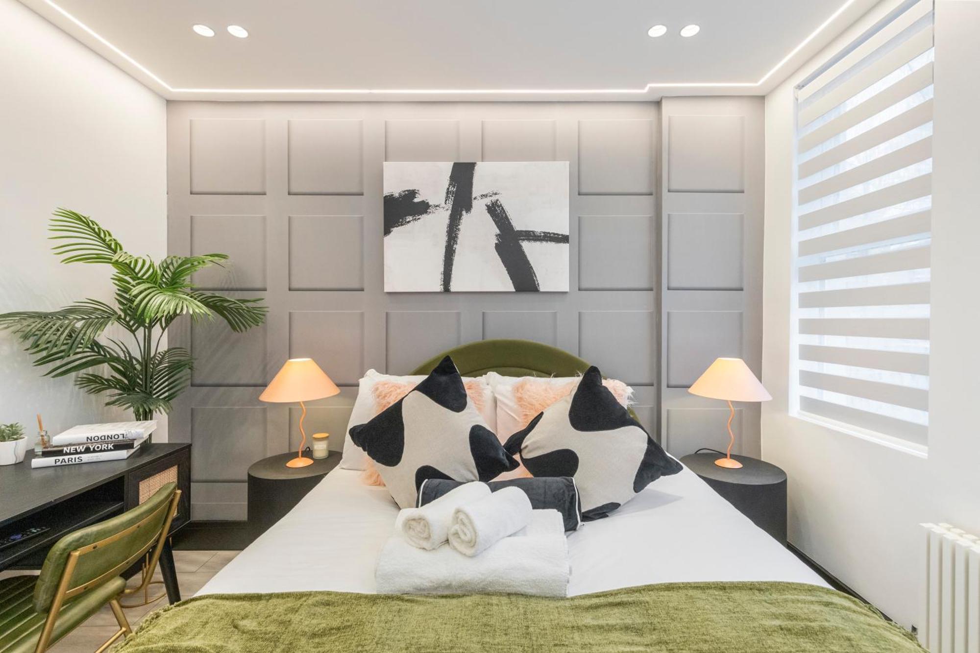 런던 Unwind In Style 2Br With Cozy Backyard For Groups 아파트 외부 사진