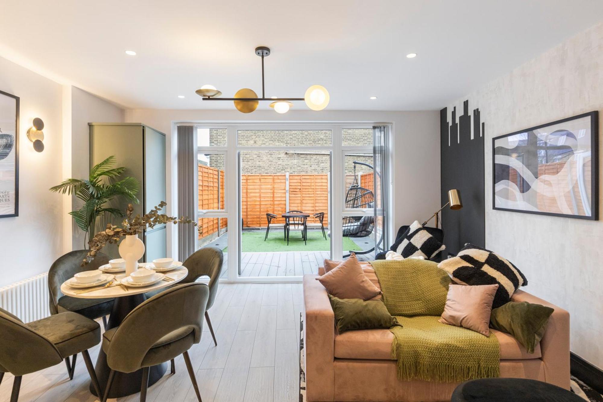 런던 Unwind In Style 2Br With Cozy Backyard For Groups 아파트 외부 사진