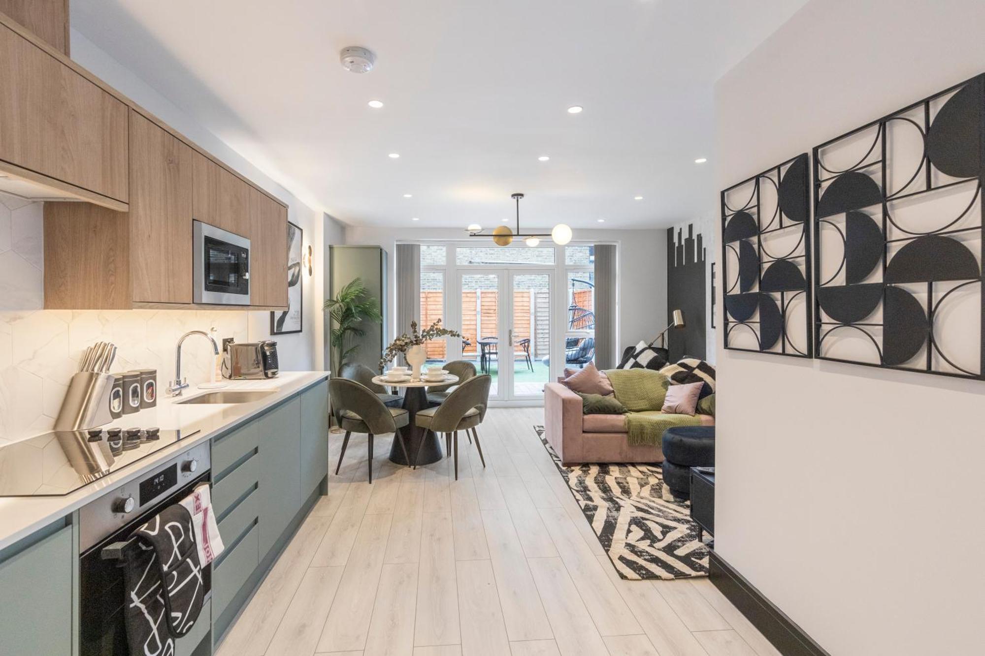 런던 Unwind In Style 2Br With Cozy Backyard For Groups 아파트 외부 사진