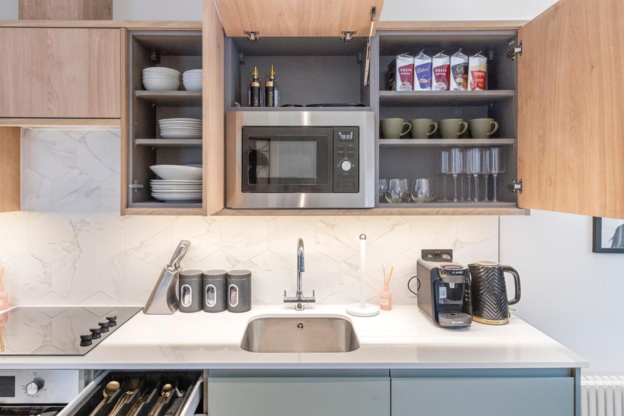 런던 Unwind In Style 2Br With Cozy Backyard For Groups 아파트 외부 사진