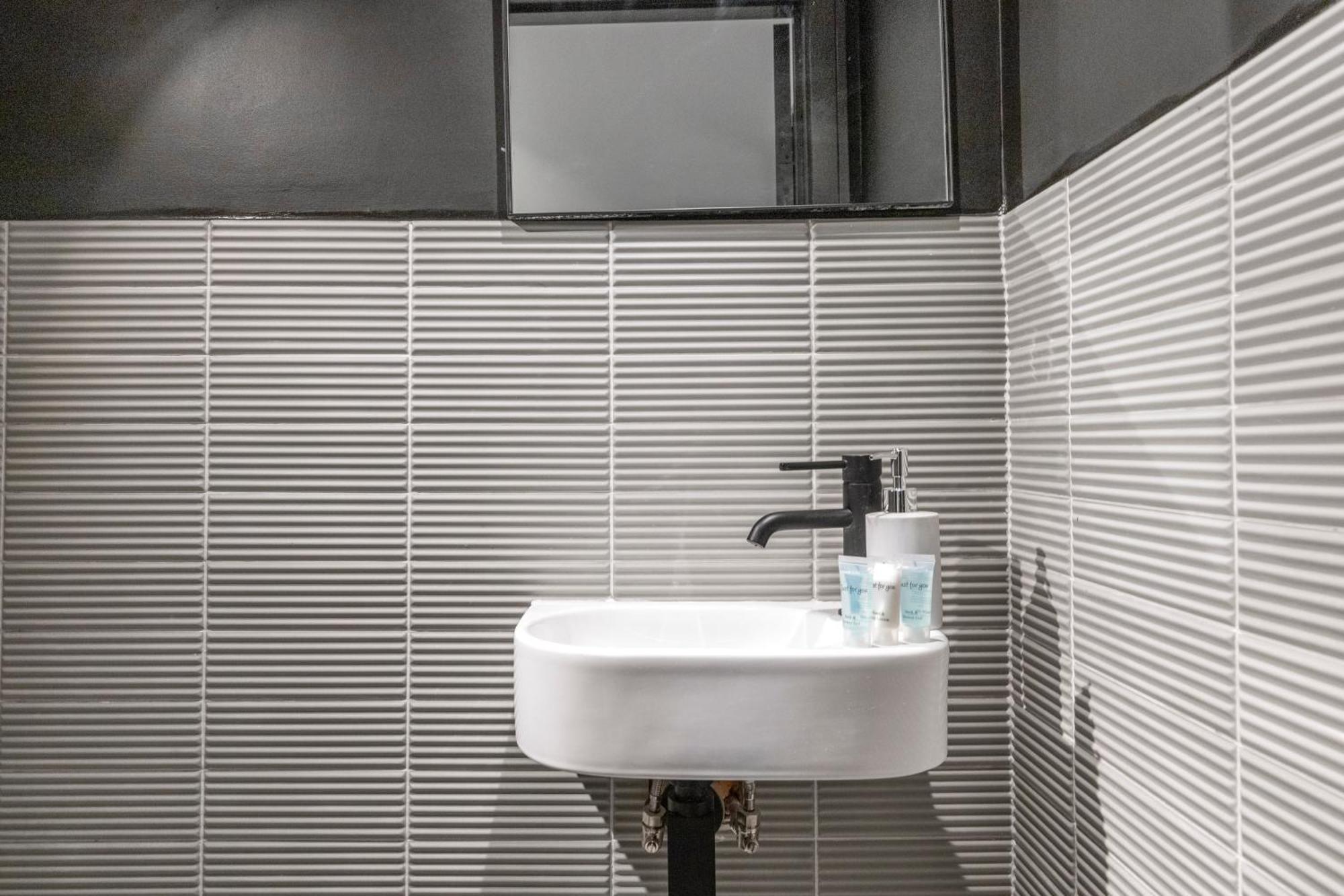 런던 Unwind In Style 2Br With Cozy Backyard For Groups 아파트 외부 사진