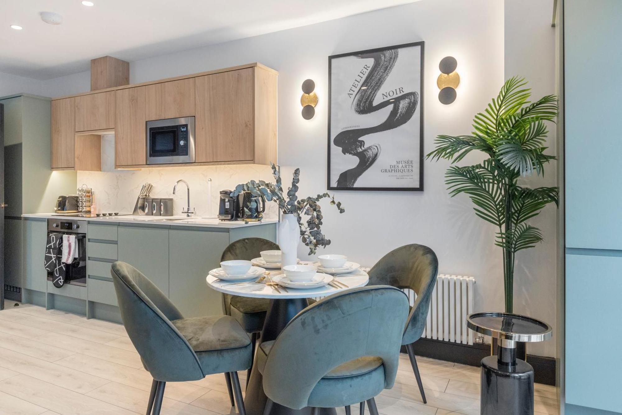 런던 Unwind In Style 2Br With Cozy Backyard For Groups 아파트 외부 사진