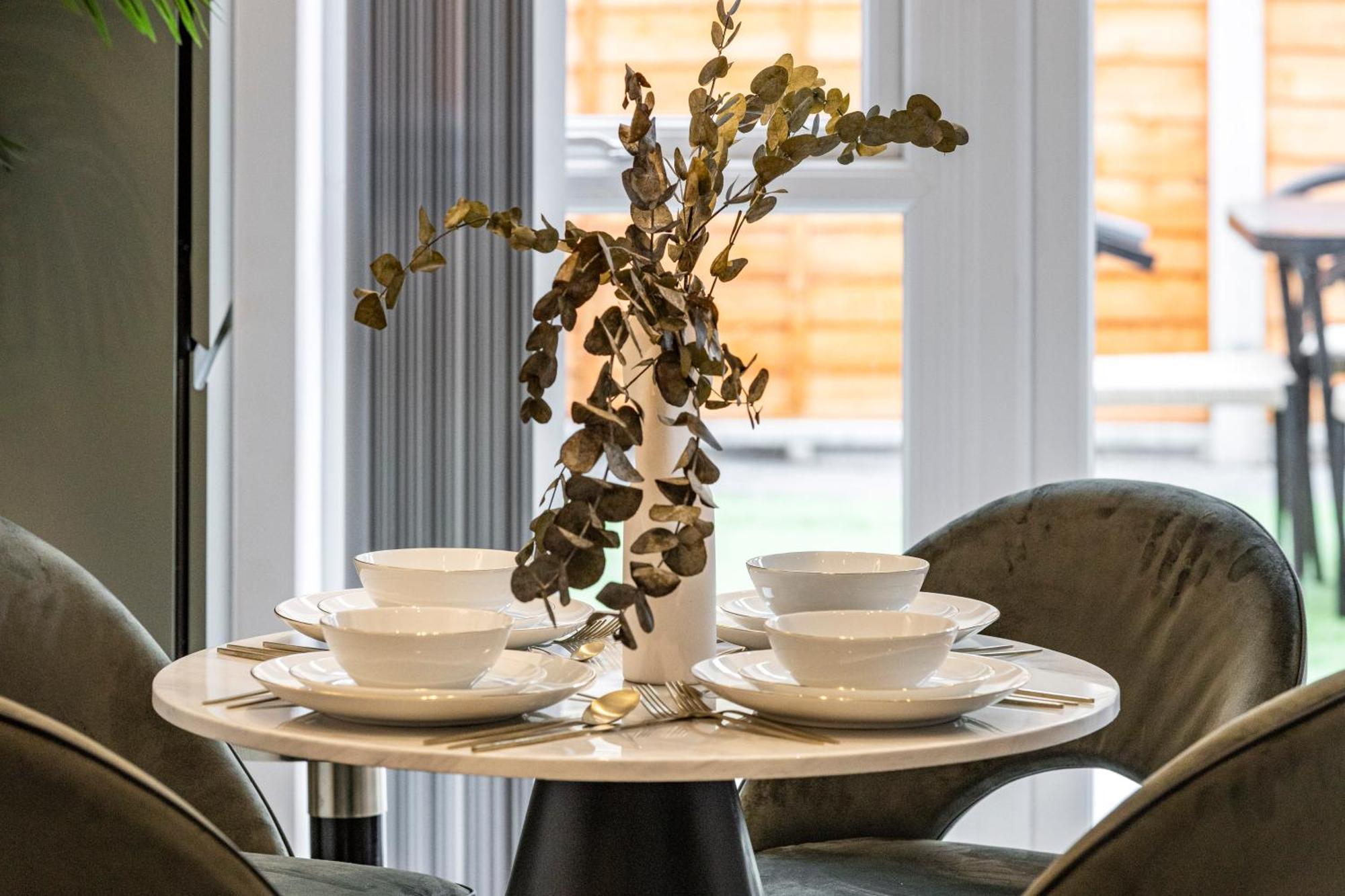 런던 Unwind In Style 2Br With Cozy Backyard For Groups 아파트 외부 사진