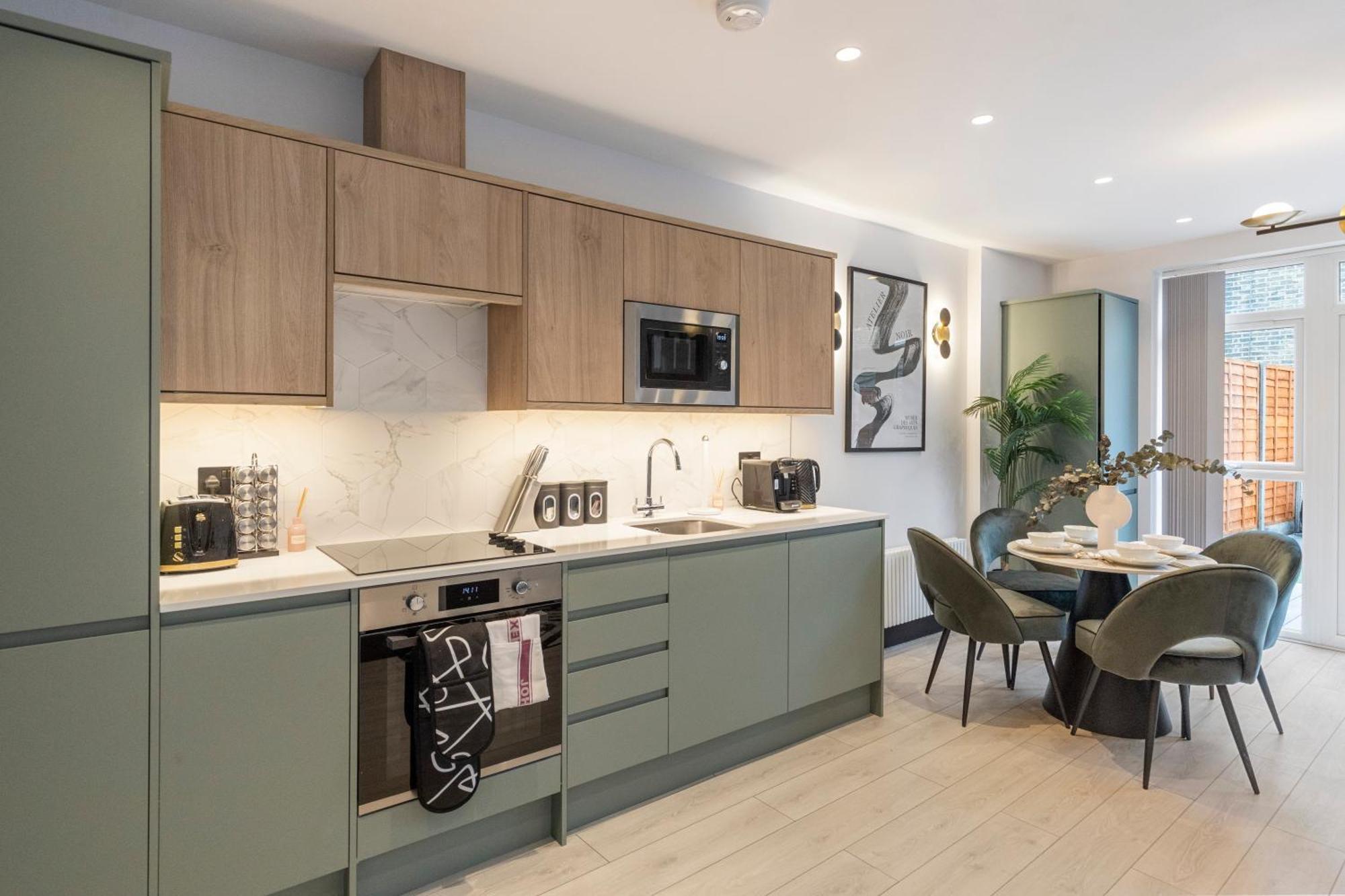 런던 Unwind In Style 2Br With Cozy Backyard For Groups 아파트 외부 사진