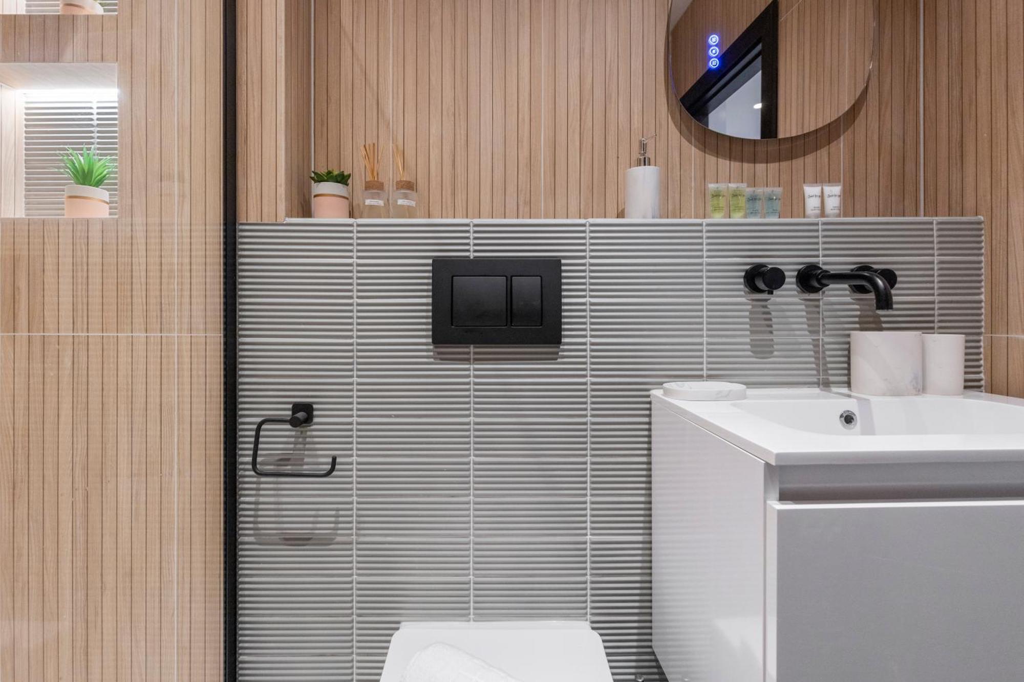 런던 Unwind In Style 2Br With Cozy Backyard For Groups 아파트 외부 사진